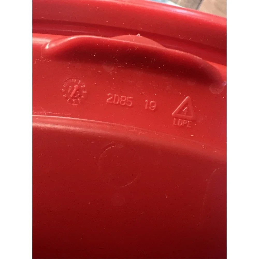 Rubbermaid Easy Find Vented Replacement Red Lid ONLY 6.5